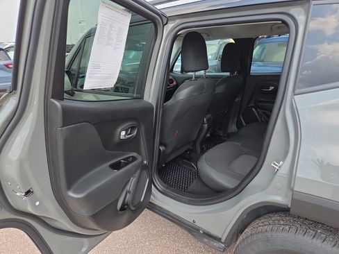 Used 2022 Jeep Renegade Trailhawk AWD/4WD image 39