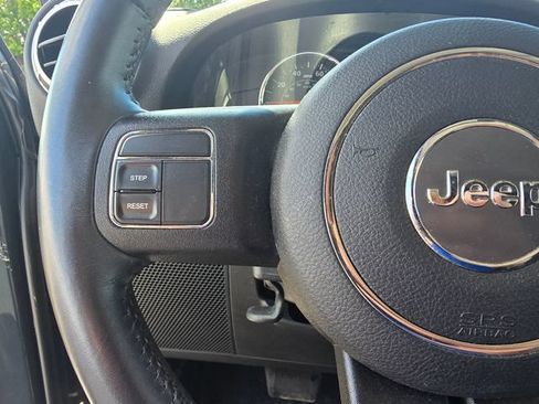 Used 2018 Jeep Wrangler Unlimited Sahara AWD/4WD image 21