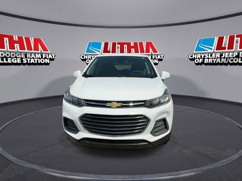 Used 2017 Chevrolet Trax LS AWD/4WD image 3