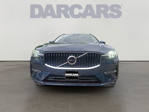 Used 2022 Volvo XC60 B5 Momentum AWD/4WD image 2