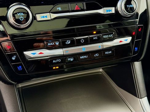 Used 2024 Ford Explorer Platinum w/ Technology Package image 19