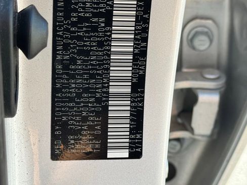 Used 2025 Toyota Corolla LE FWD image 37