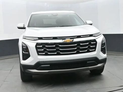 Used 2025 Chevrolet Equinox LT image 3