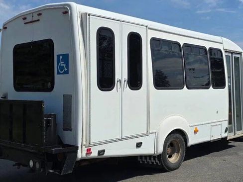 Used 2011 Ford E-450 and Econoline 450 Super Duty w/ Shuttle Bus Prep Pkg image 6