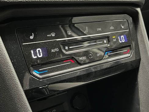 New 2025 Volkswagen Taos SE image 10