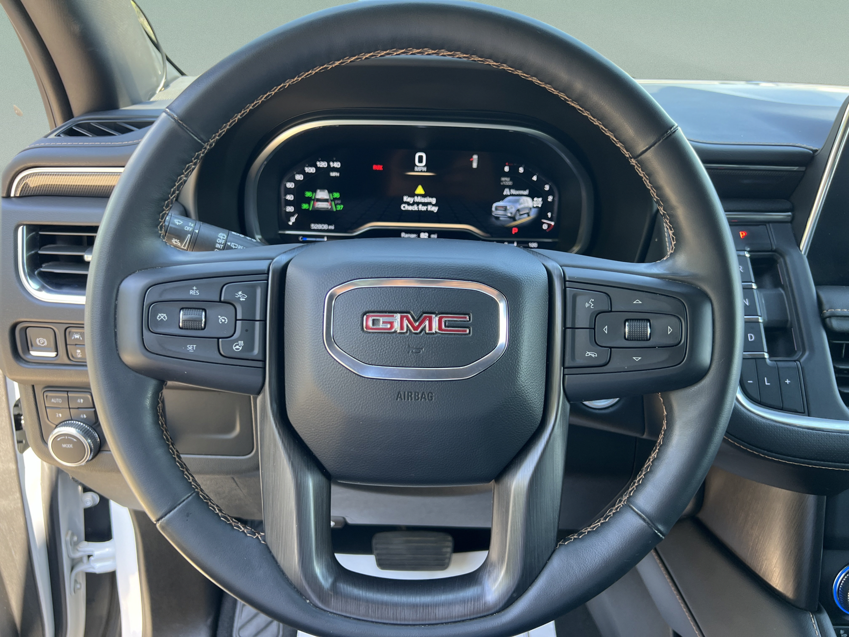 Used 2023 GMC Yukon XL AT4 w/ Technology Package AWD/4WD image 10
