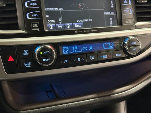 Used 2018 Toyota Highlander Limited AWD/4WD image 35