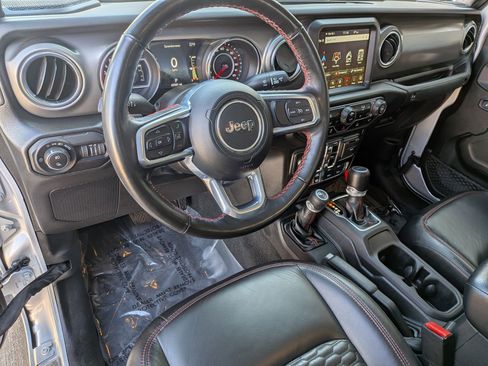 Used 2022 Jeep Gladiator Rubicon w/ Cold Weather Group image 9