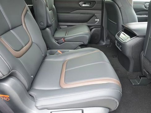 New 2025 Nissan Armada SL w/ Captain's Chari Seat Package image 23