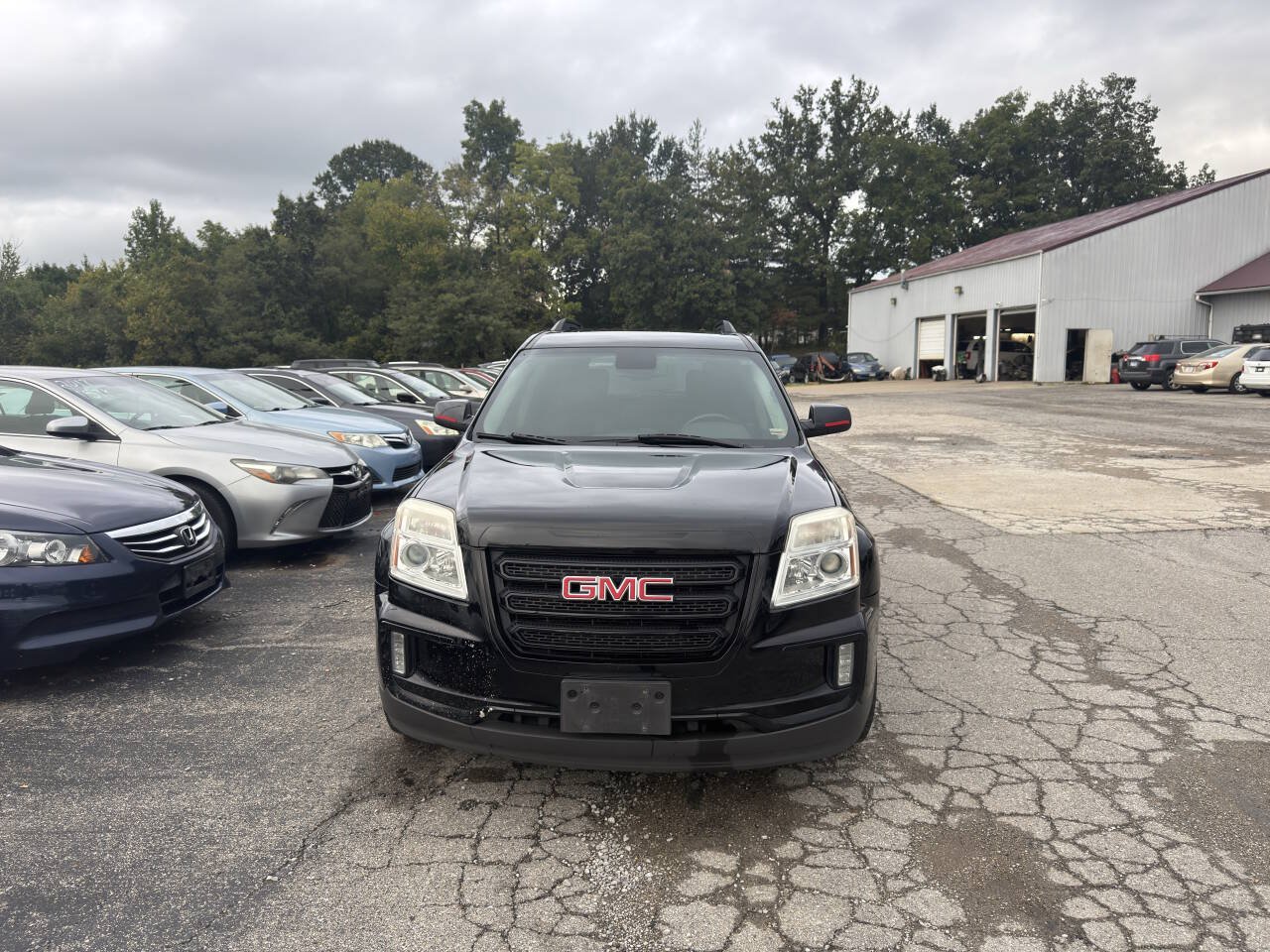 Used 2017 GMC Terrain SLE w/ Nightfall Package FWD image 4