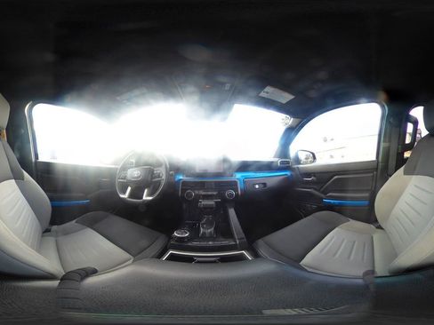 Used 2025 Toyota Tacoma TRD Off-Road image 43