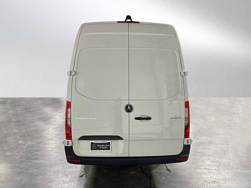 Used 2025 Mercedes-Benz Sprinter 2500 image 4