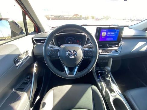Used 2024 Toyota Corolla Cross XLE image 12
