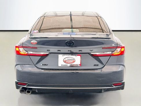 Used 2025 Toyota Camry SE w/ Convenience Package FWD image 5