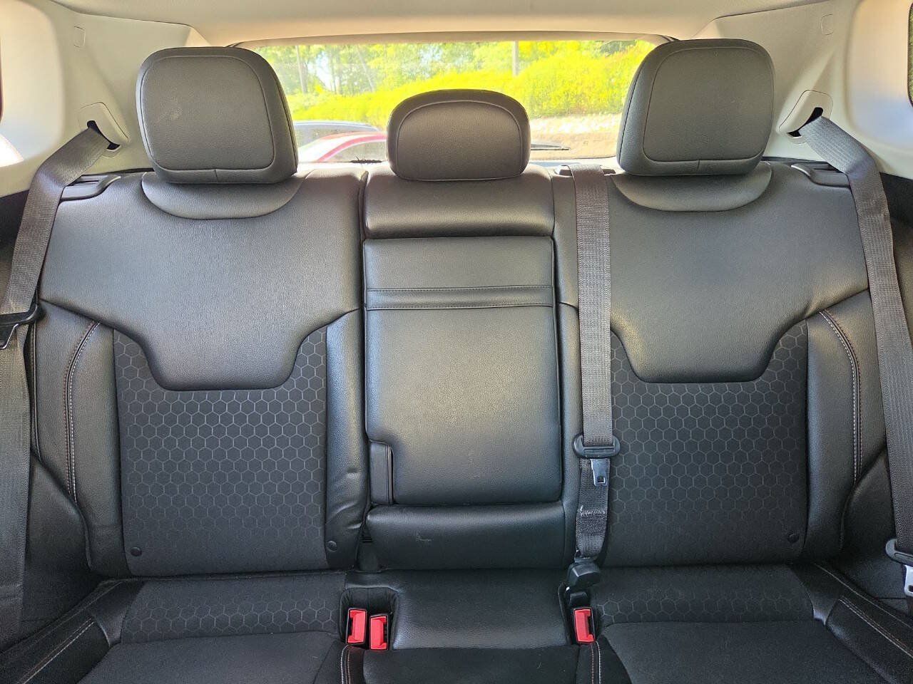 Used 2018 Jeep Compass Latitude w/ Popular Equipment Group AWD/4WD image 29