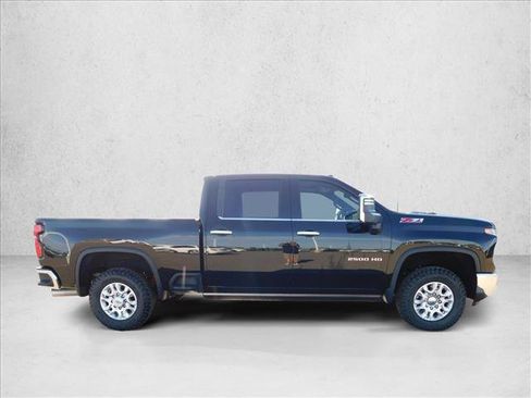 Used 2024 Chevrolet Silverado 2500 LTZ w/ LTZ Premium Package AWD/4WD image 4