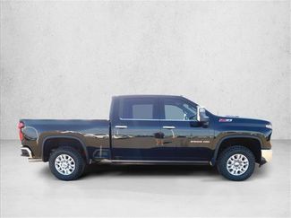 Used 2024 Chevrolet Silverado 2500 LTZ w/ LTZ Premium Package AWD/4WD video 4