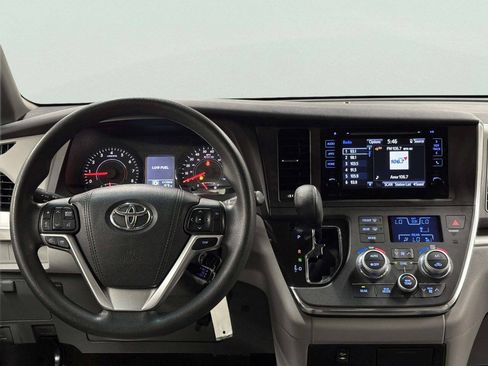 Used 2015 Toyota Sienna LE FWD image 24