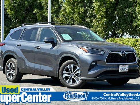 Used 2023 Toyota Highlander L image 1