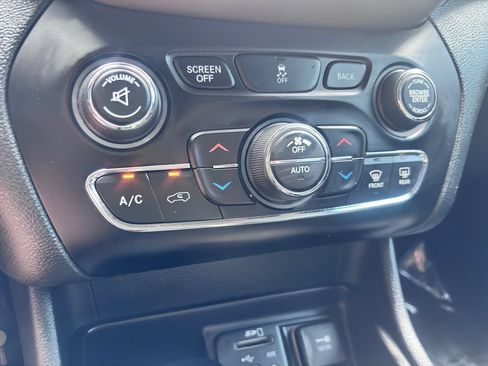 Used 2016 Jeep Cherokee High Altitude AWD/4WD image 24