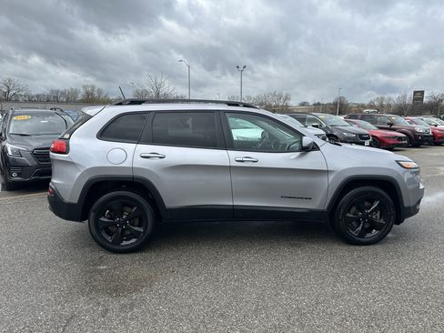 Used 2018 Jeep Cherokee Limited w/ High Altitude Package image 3