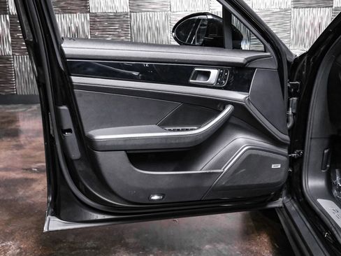 Used 2018 Porsche Panamera 4 image 37