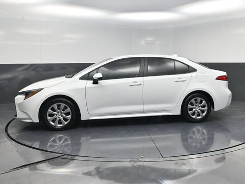 Used 2026 Toyota Corolla LE FWD image 3