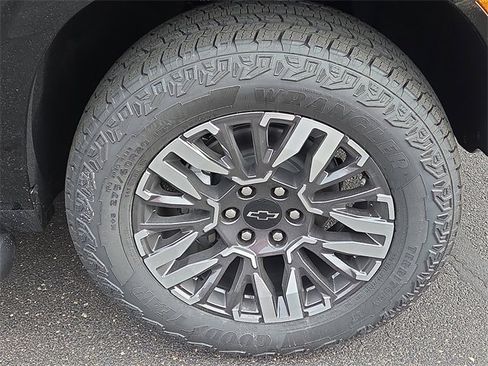 New 2026 Chevrolet Suburban Z71 w/ Comfort Package image 6