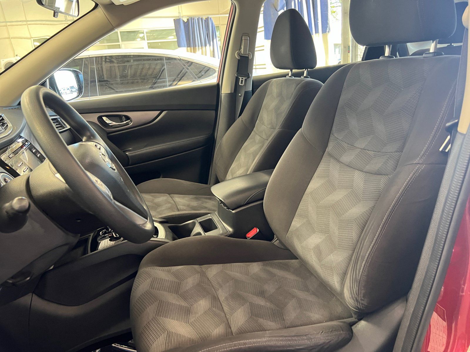 Used 2016 Nissan Rogue SV AWD/4WD image 24