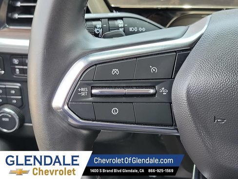 Used 2025 Chevrolet Suburban Z71 AWD/4WD image 32