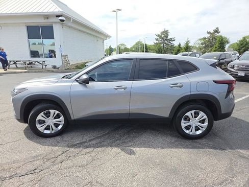 Used 2024 Chevrolet Trax LS FWD image 14