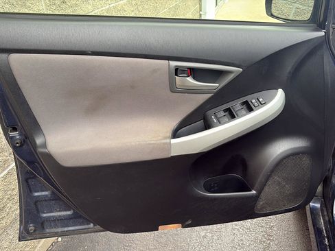 Used 2012 Toyota Prius Three w/ Preferred Accessory Pkg FWD image 4