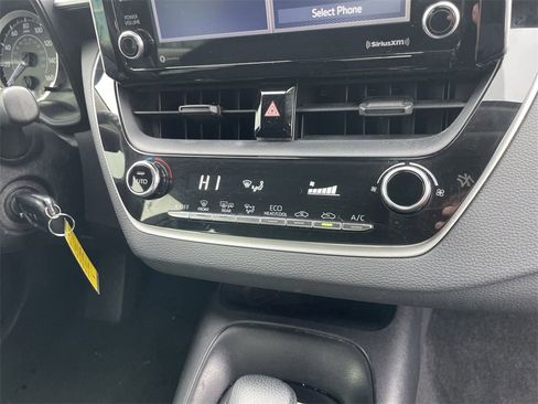 Used 2021 Toyota Corolla LE image 25