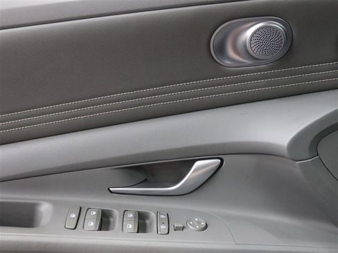 Used 2021 Hyundai Elantra SEL w/ Convenience Package image 33