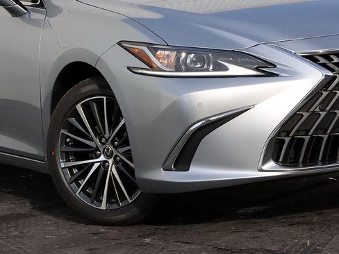 New 2025 Lexus ES 350 w/ Premium Package image 3