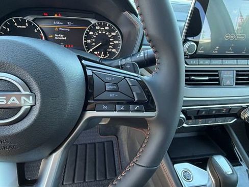 New 2025 Nissan Altima 2.5 SR image 28