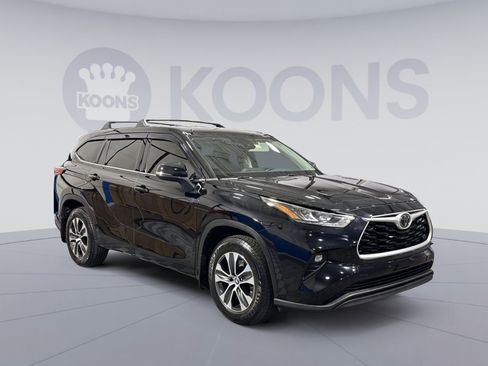 Used 2020 Toyota Highlander LE image 10