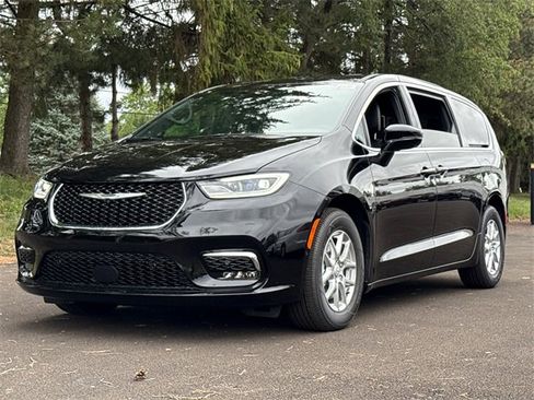 New 2026 Chrysler Pacifica Select image 9