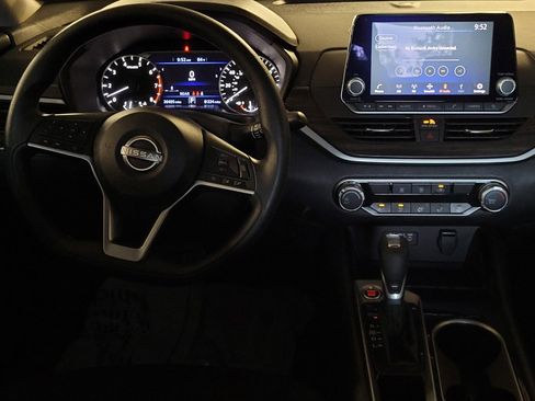 Used 2024 Nissan Altima 2.5 SV image 22