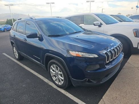Used 2018 Jeep Cherokee Latitude Plus FWD image 2