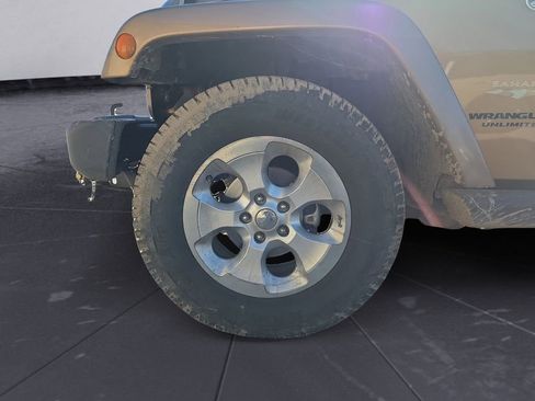 Used 2015 Jeep Wrangler Unlimited Sahara w/ Connectivity Group image 14