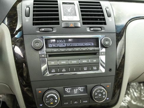 Used 2011 Cadillac DTS Luxury image 26