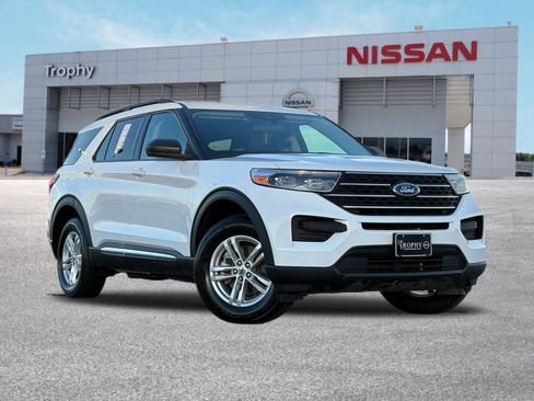 Used 2023 Ford Explorer XLT image 1