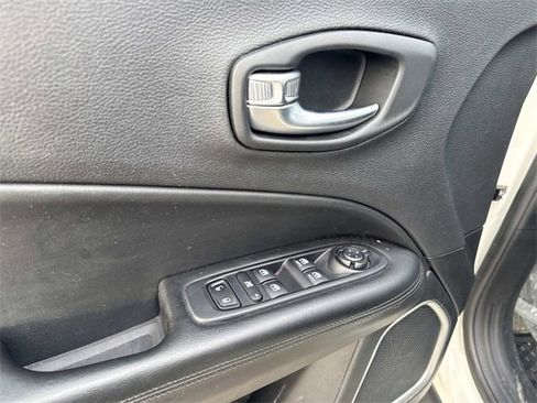 Used 2020 Jeep Compass Latitude image 18