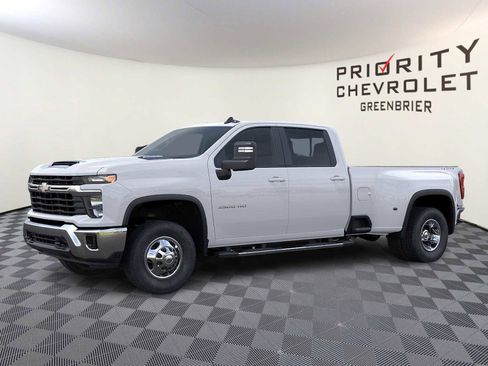 New 2026 Chevrolet Silverado 3500 LT image 2
