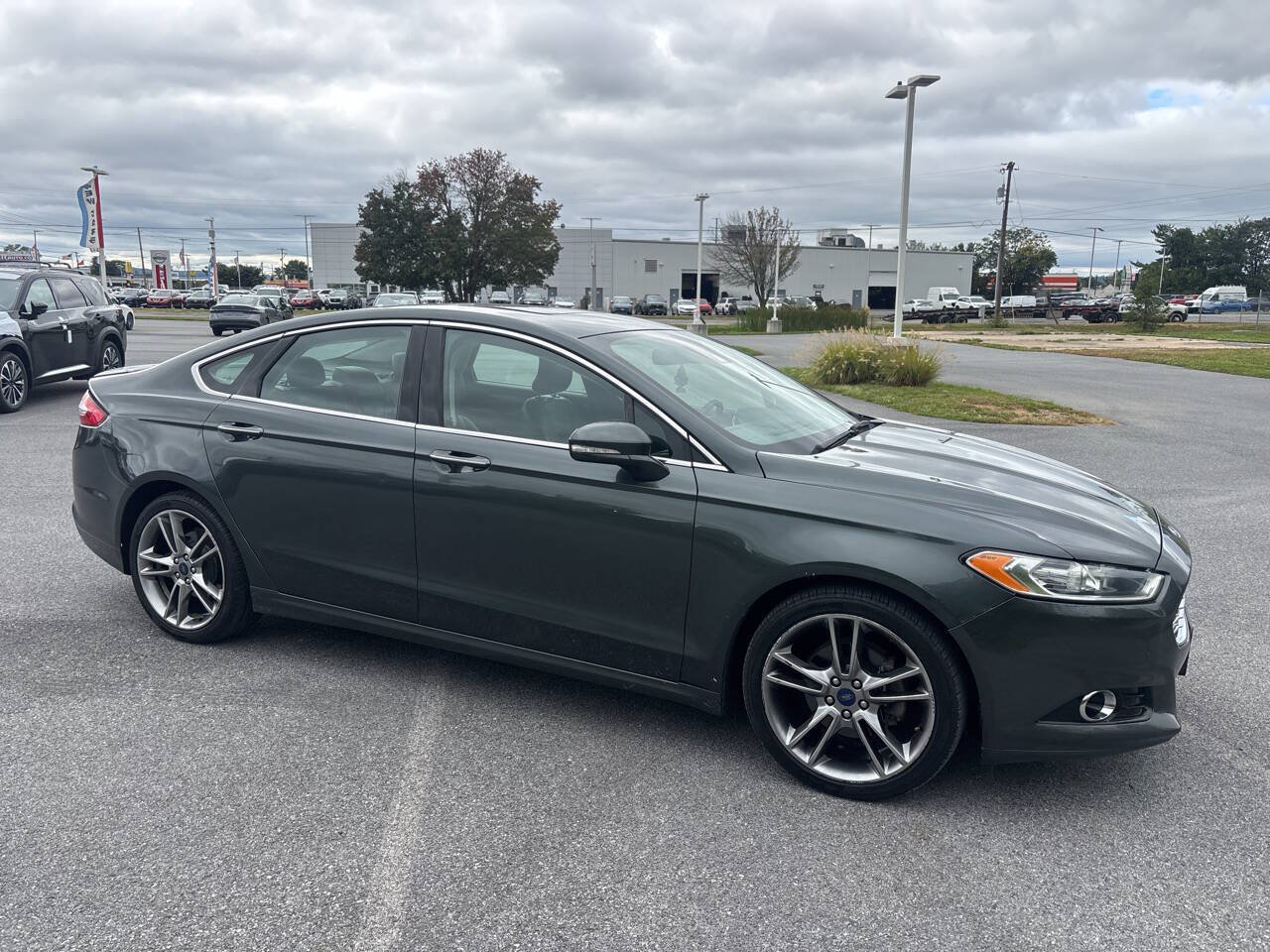 Used 2016 Ford Fusion Titanium FWD image 4