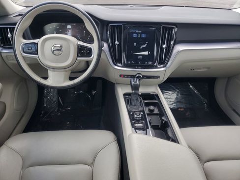 Used 2020 Volvo S60 T6 Momentum image 29