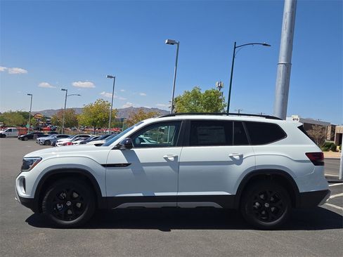 New 2025 Volkswagen Atlas Peak Edition SE image 6