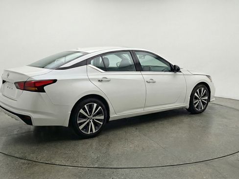 Used 2025 Nissan Altima 2.5 SV image 9