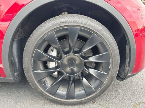 Used 2024 Tesla Model Y Long Range image 2